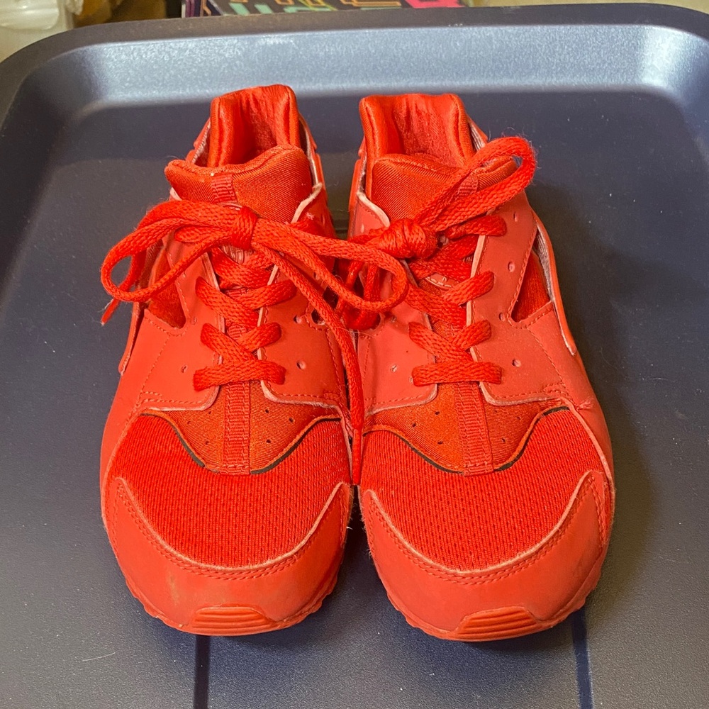 Nike Huarache Red Athletic Sneakers - Comfortable Lace-Up Shoes